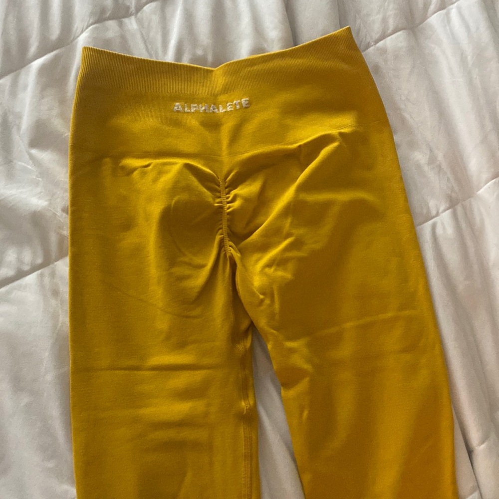 Alphalete size Medium yellow Amplify leggings